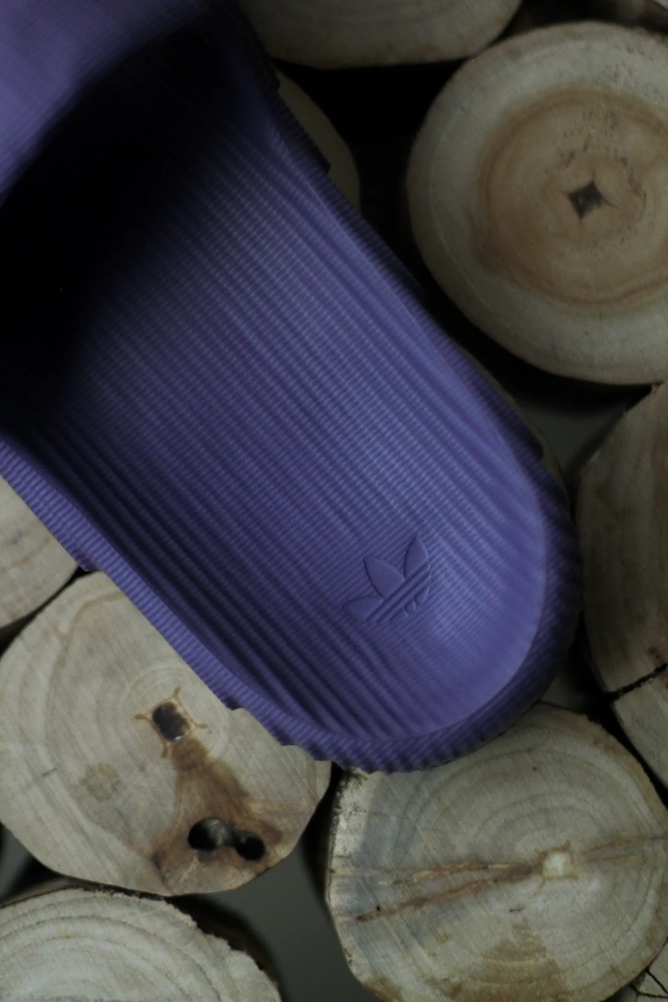 ADILETTE 22 "TECH PURPLE"