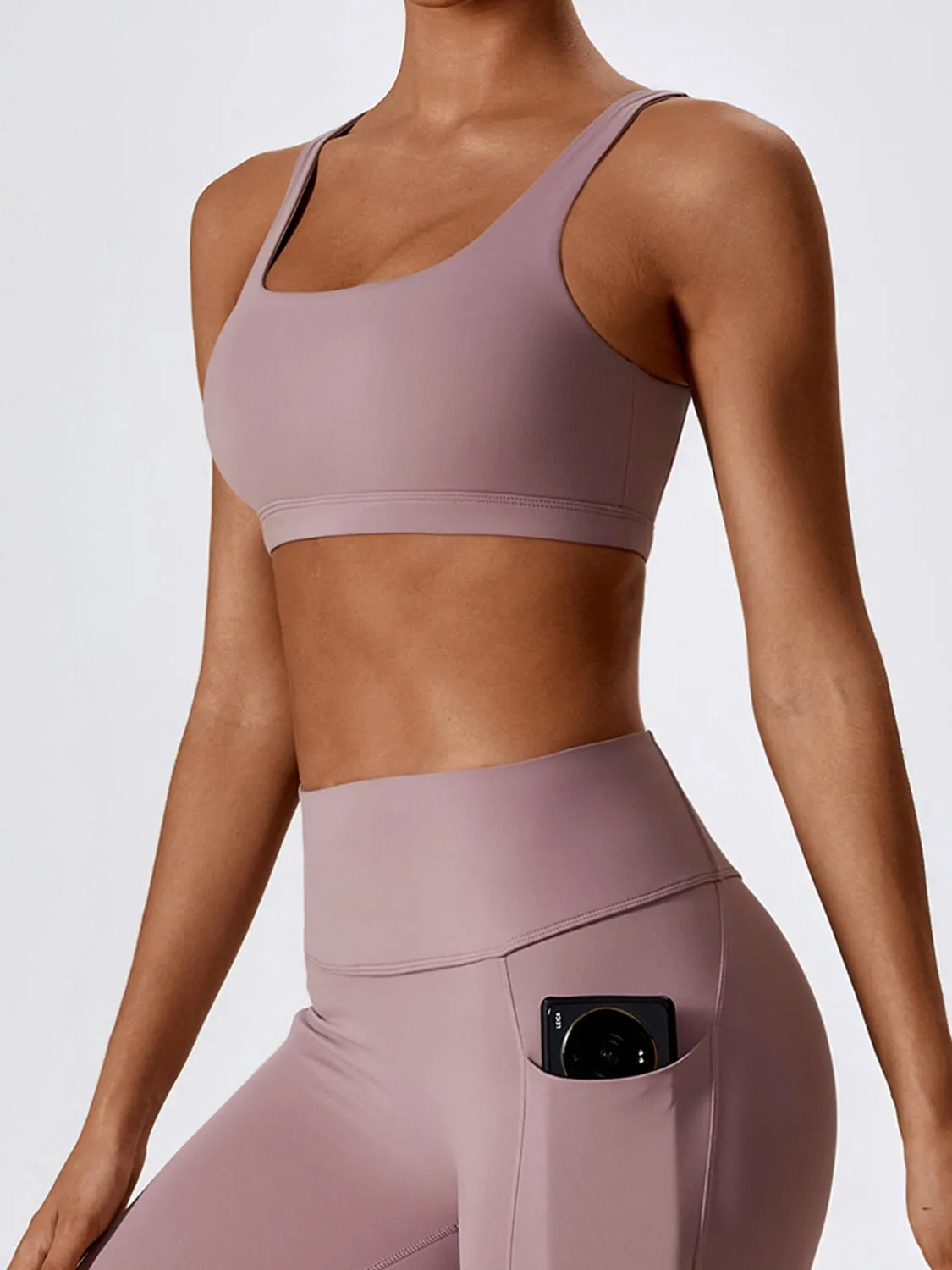 *APP EXCLUSIVE* Cutout Sports Square Neck Sports Bra