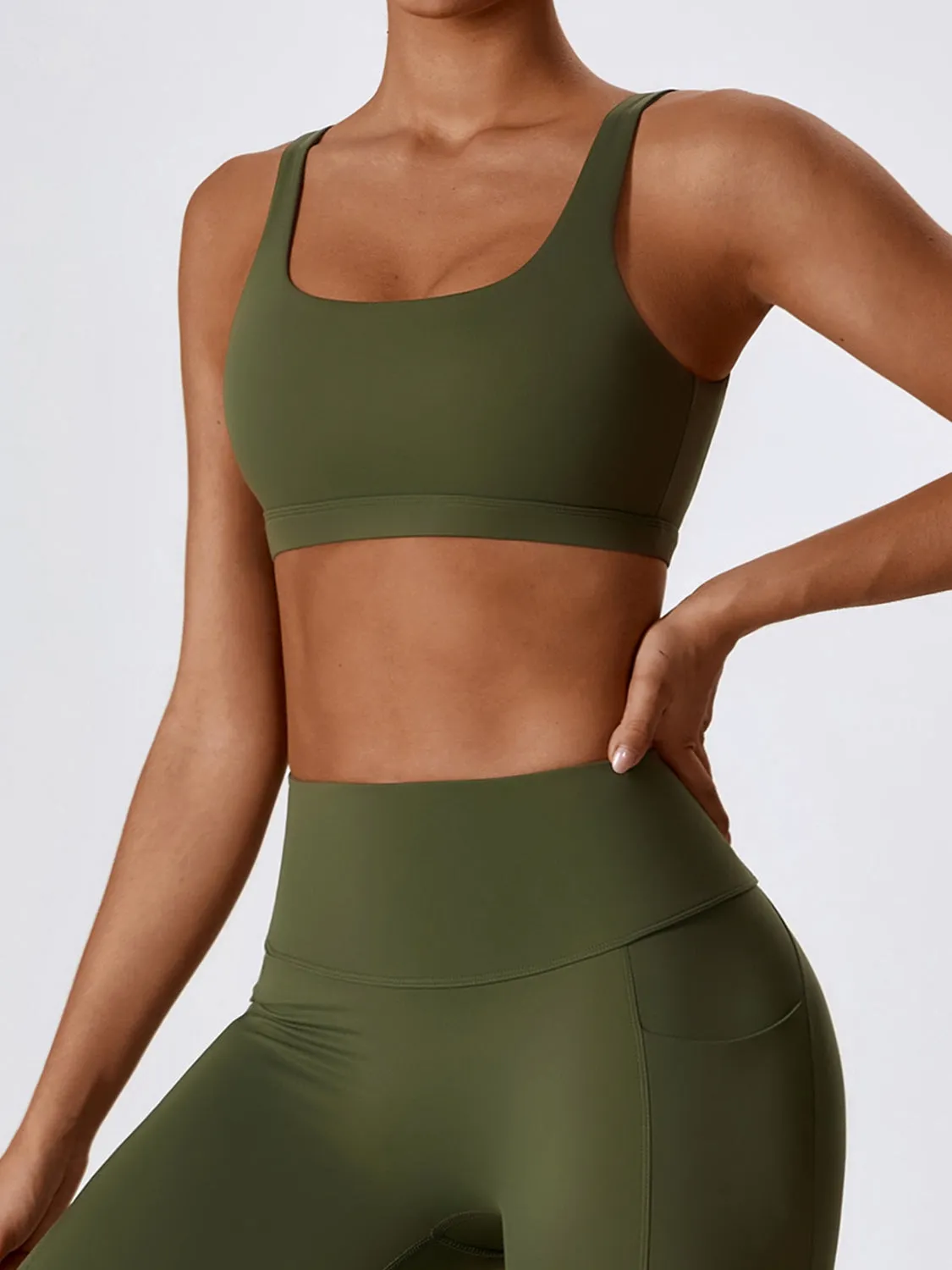 *APP EXCLUSIVE* Cutout Sports Square Neck Sports Bra