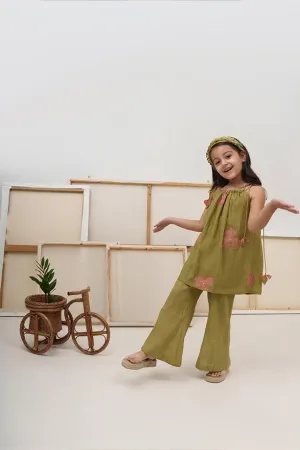 Welcome Set- Green Chanderi Silk Hand Embroidered Strapped Kurta & Boot Cut Pants Set for Girls